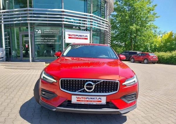 Volvo V60 Cross Country cena 136900 przebieg: 116259, rok produkcji 2019 z Puszczykowo małe 301